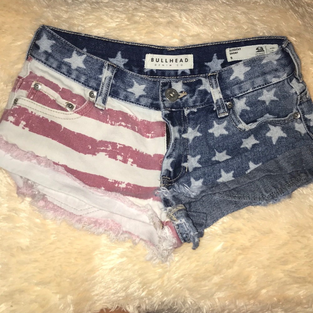 Bullhead festive shorts